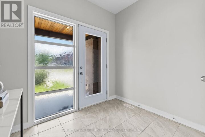Photo de la propriété: 821 Quartet Avenue ON K1X 0C4