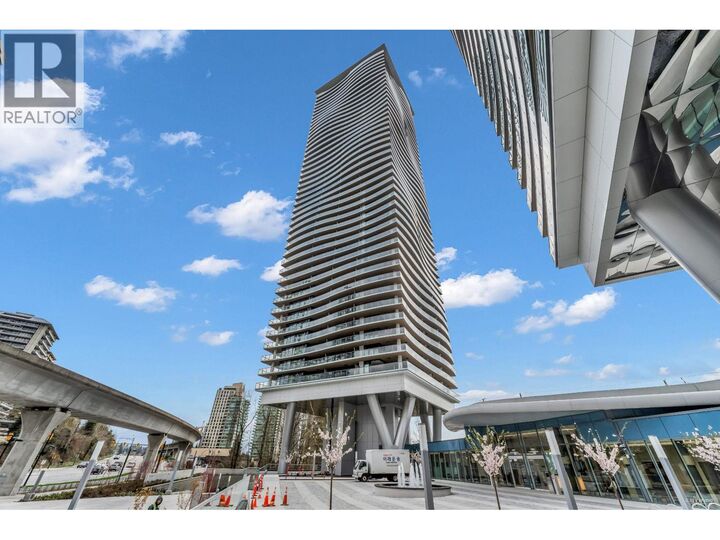 Photo de la propriété:  4880 Lougheed Highway 1301  BC V5C 0N1 