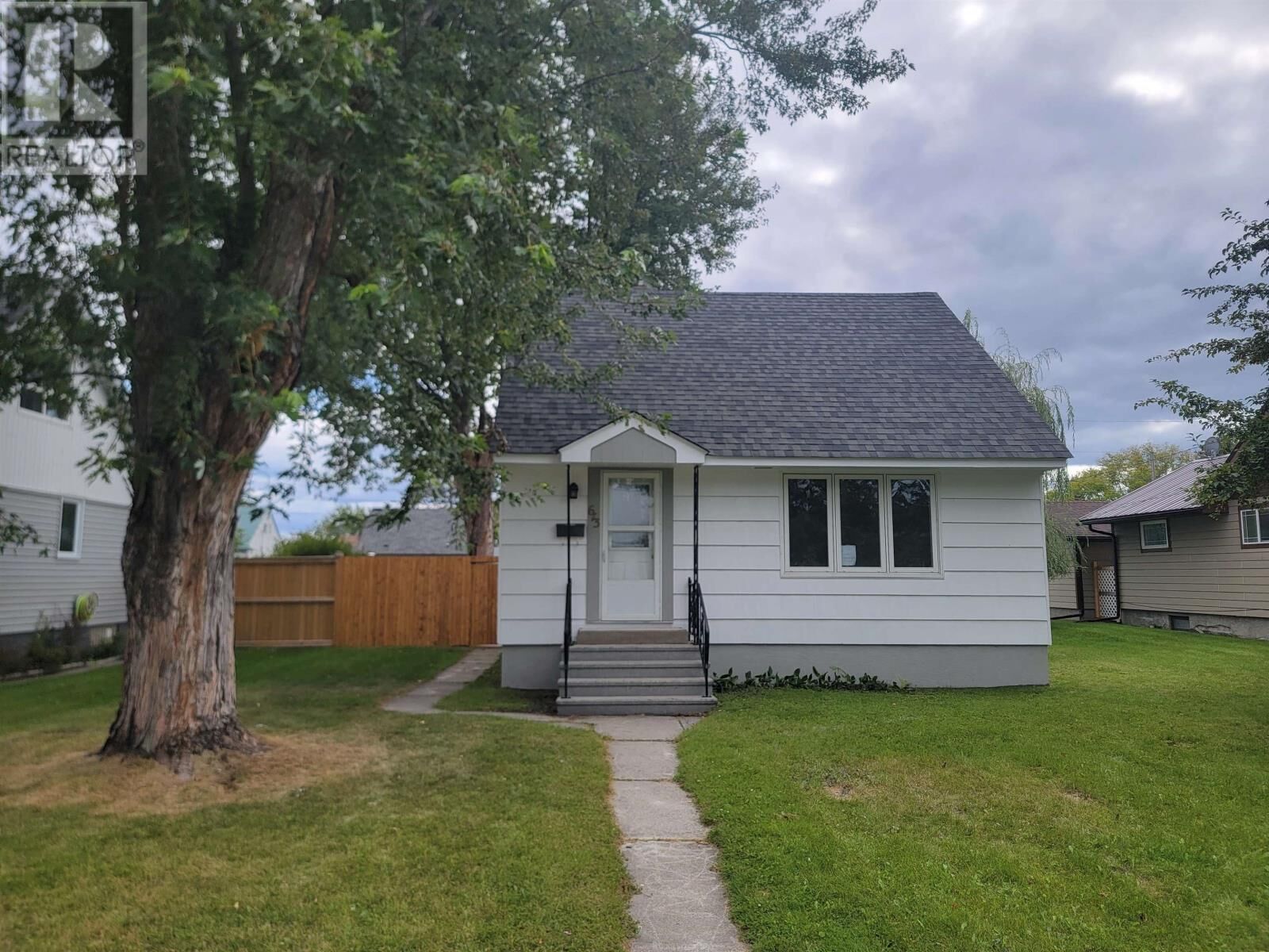 Property Photo:  613 Third St W  ON P9A 3B3 