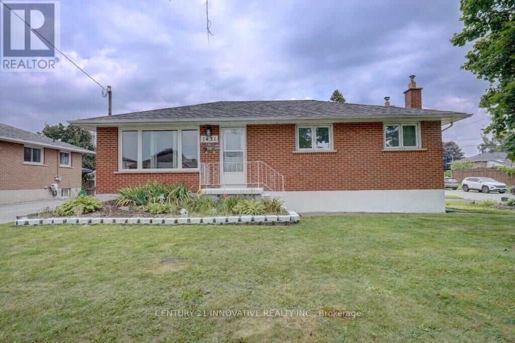 Property Photo: 1431 Park Road South ON L1J 4K4