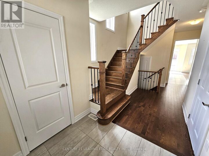 Property Photo:  32 Clear Spring Avenue  ON L4P 0H7 