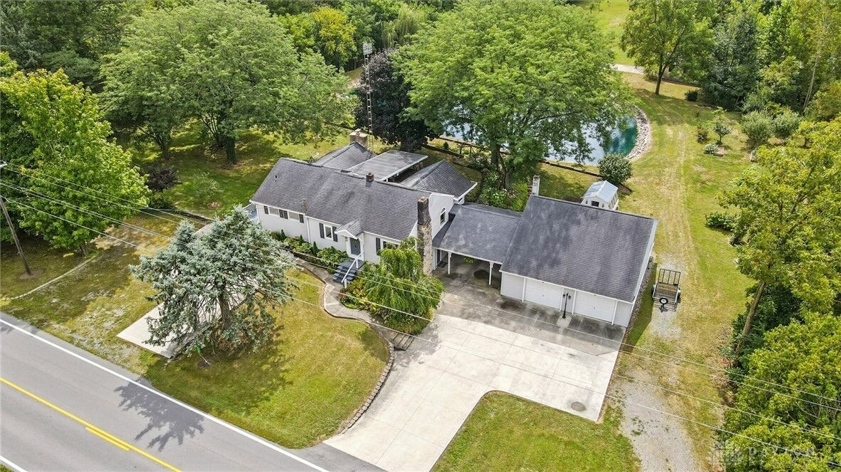 Property Photo: 1370 E Bluelick Road OH 45801