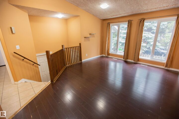 Photo de la propriété: 12422 88 Street NW AB T5B 3T2