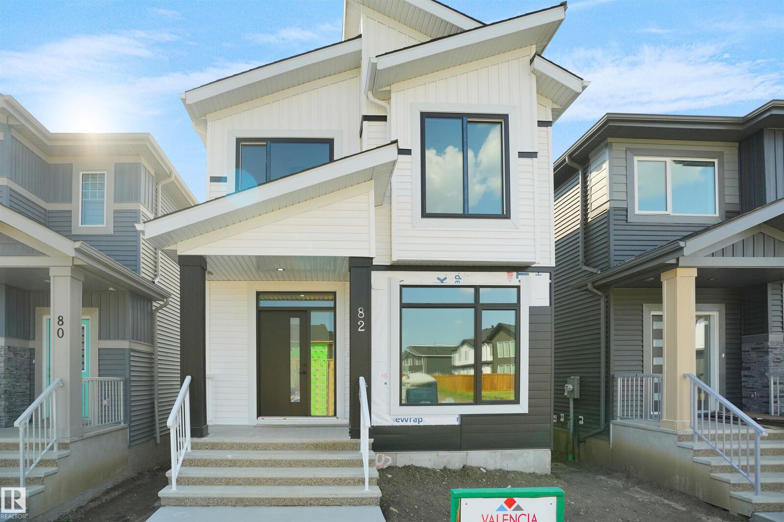 Property Photo:  82 Blackbird Bend  AB T8L 1X5 