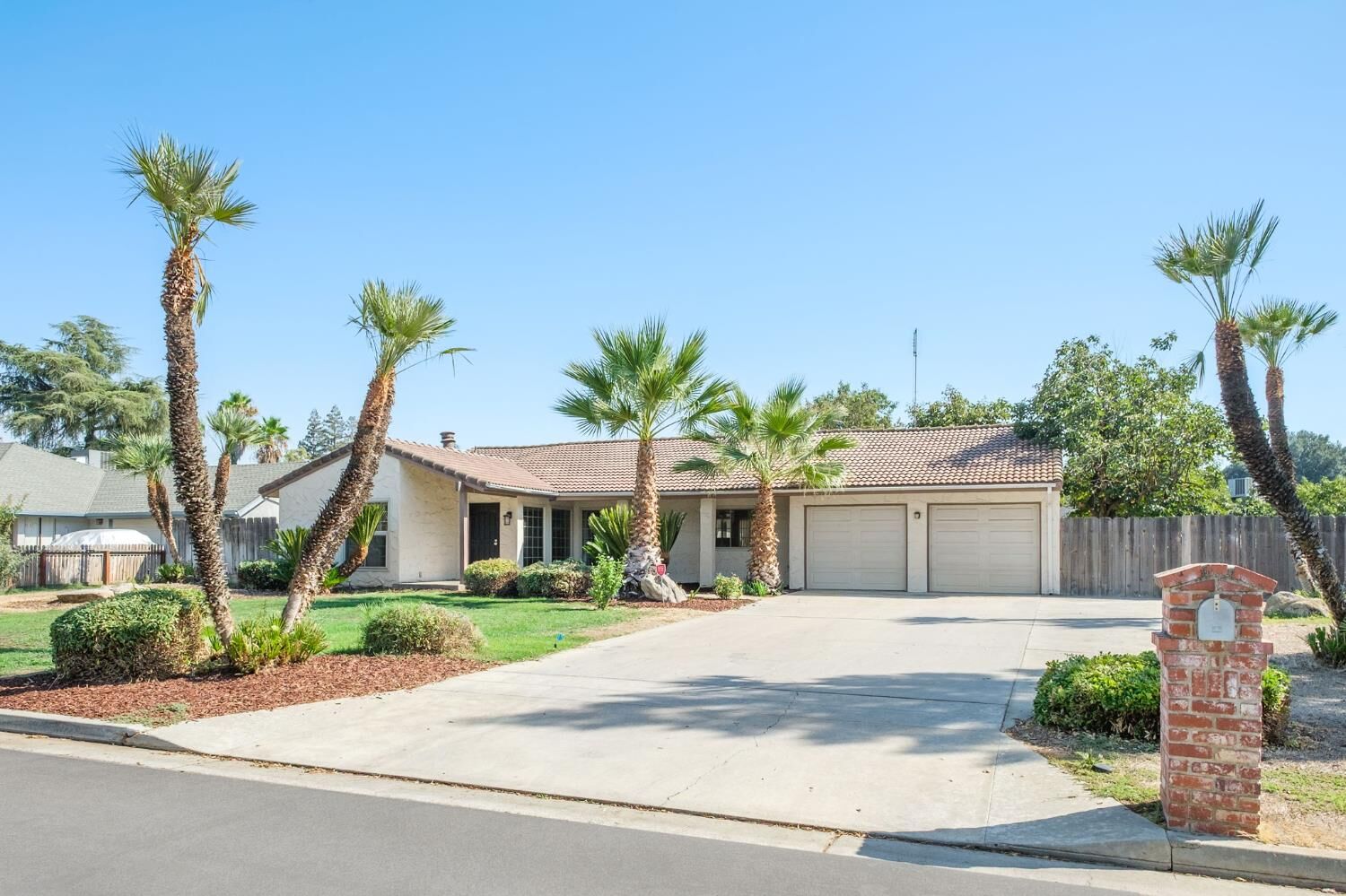 Property Photo:  5238 E Townsend Avenue  CA 93727 