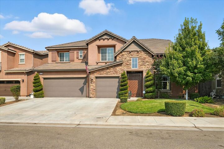Property Photo:  1117 Encino Avenue  CA 93619 