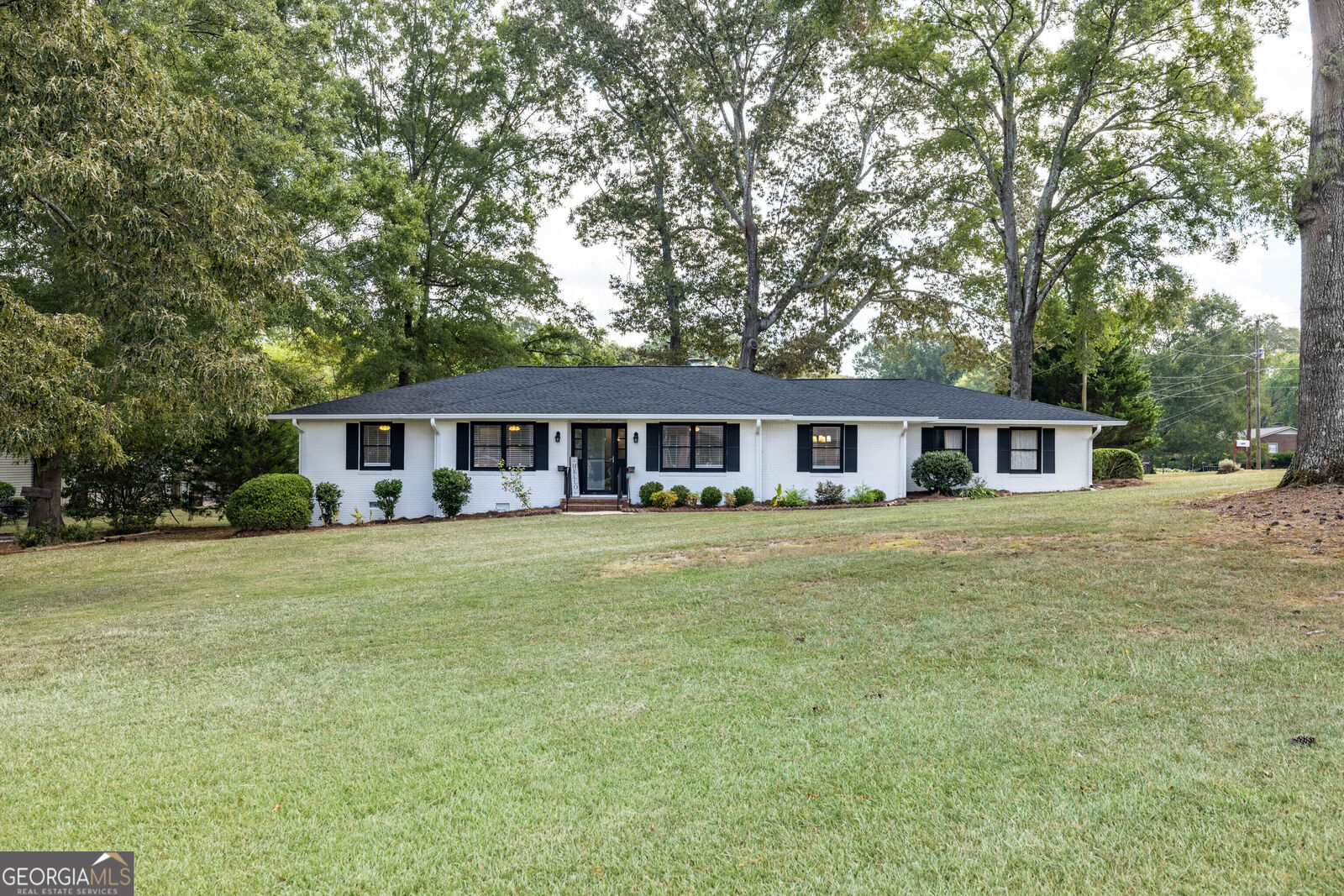 Property Photo:  169 Cherokee Circle  GA 30125 