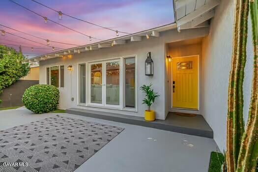 Property Photo:  14614 Runnymede Street  CA 91405 