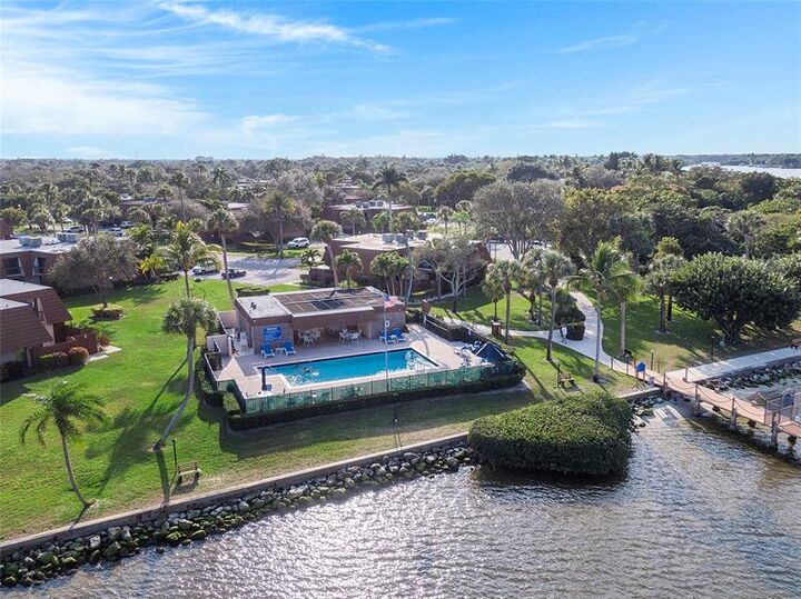 Property Photo: 825 Center St 4 A FL 33458