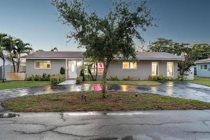 Property Photo: 5701 NE 16th Ave FL 33334