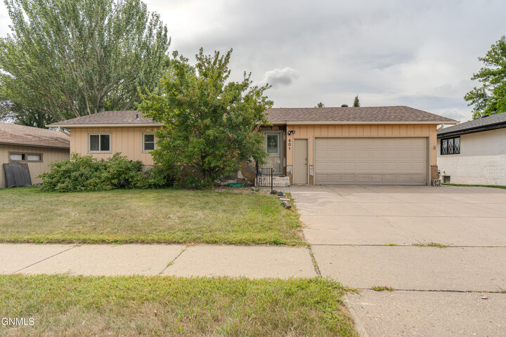 601 Interstate Avenue W  Bismarck ND 58503 photo