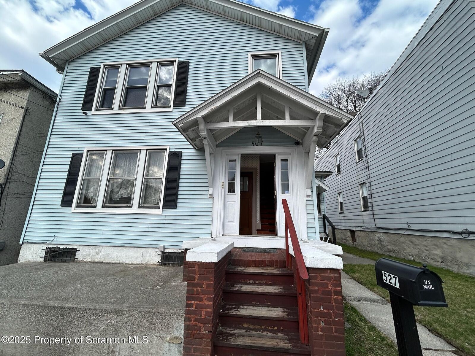 Property Photo: 527 Willow Street 2B PA 18505
