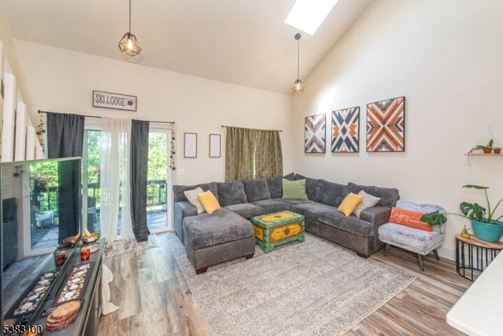 Property Photo:  5 Deer Valley Ln Unit 10  NJ 07462
