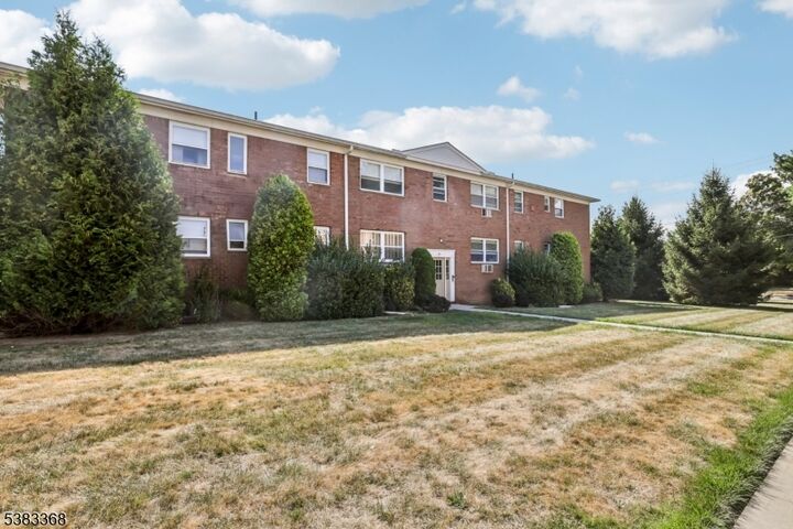 Property Photo:  28 Knox Ter 2B  NJ 07470 