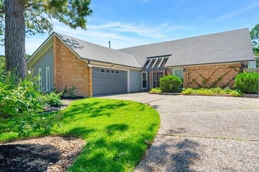 Property Photo: 3027 Kenross Street TX 77043