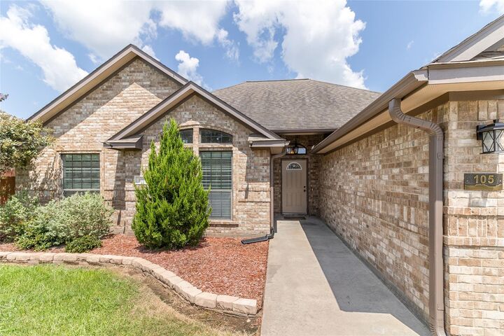 Property Photo:  105 Hummingbird Court  TX 77566 