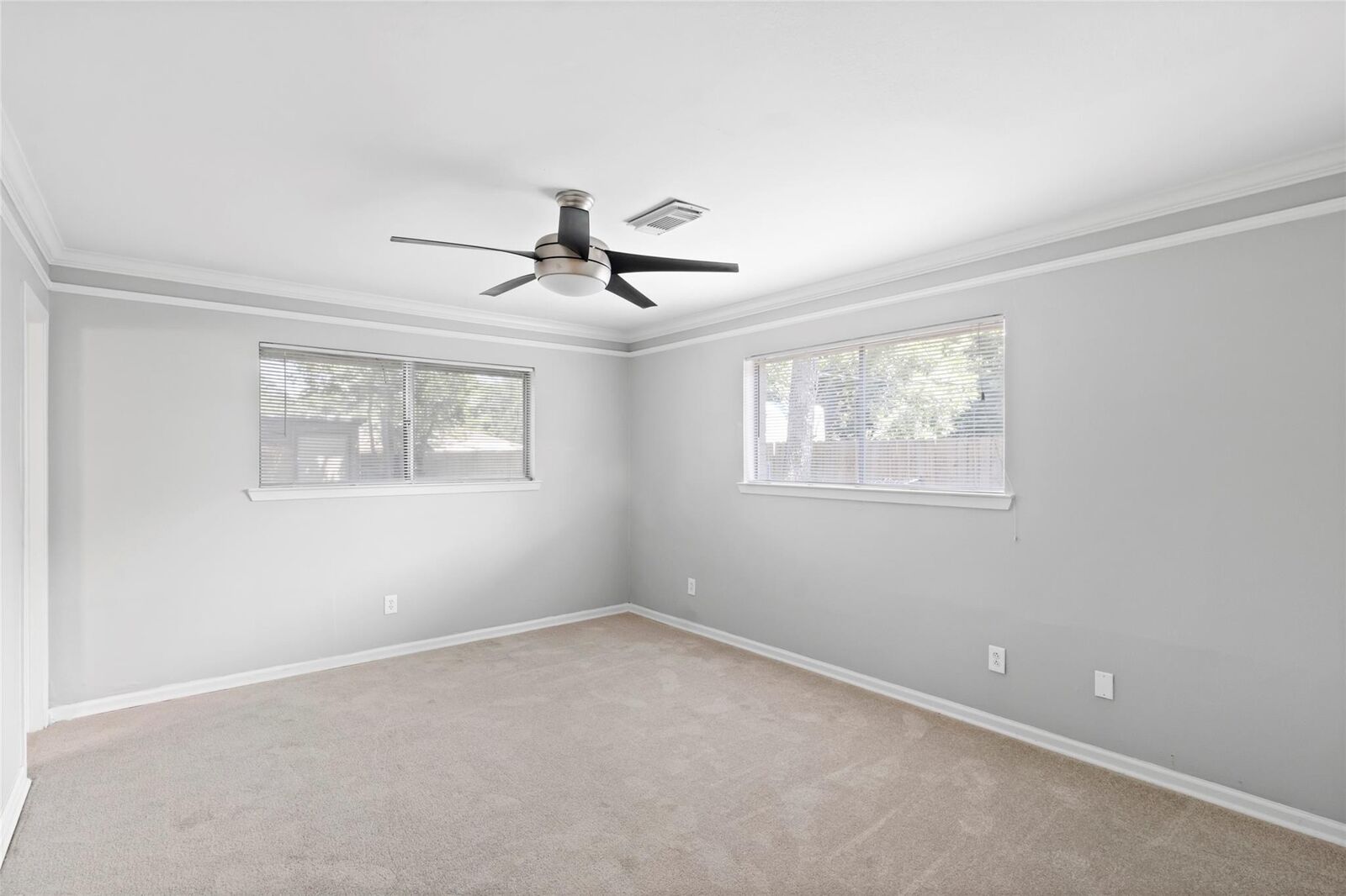 Property Photo:  112 E Wildwinn Drive  TX 77511 