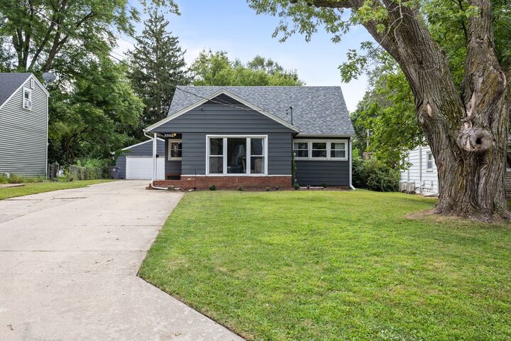 1502 Linden Lane  Des Moines IA 50315 photo