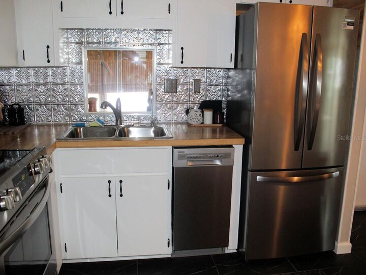 Property Photo:  140 Pindo Palm Street W  FL 33770 