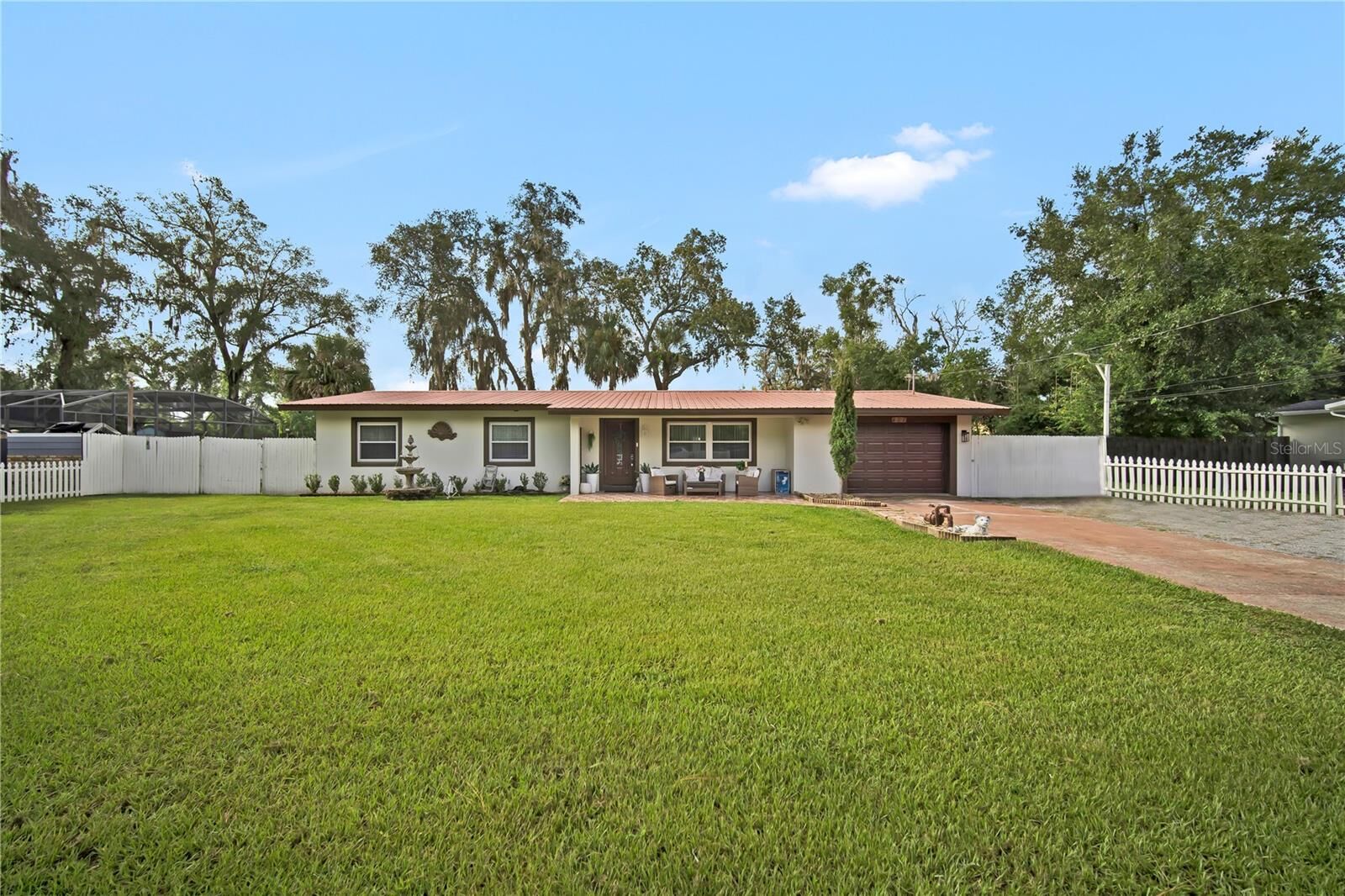 Property Photo:  427 W Lakeview Avenue  FL 32746 