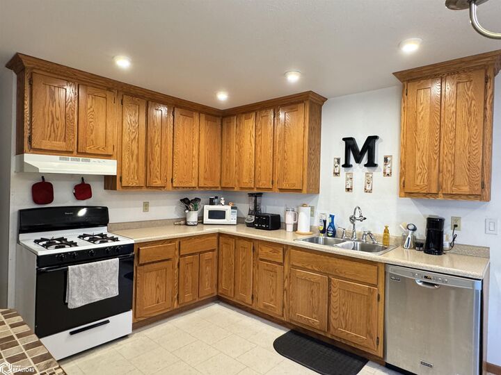 Property Photo: 1200 Perkins Avenue IA 52601