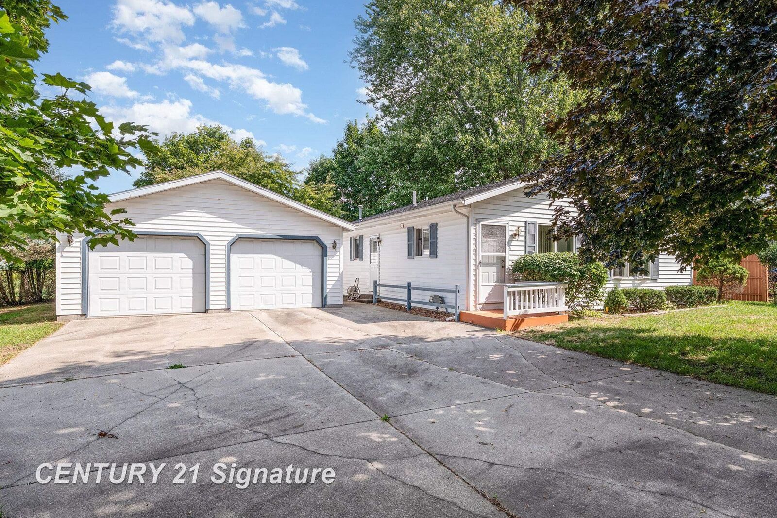 Property Photo:  2705 Weigl Road  MI 48609 