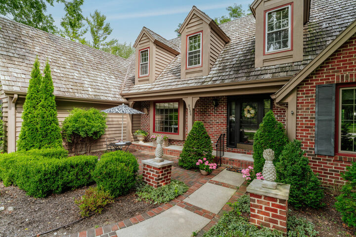 Property Photo:  8266 S Country Club Cir  WI 53132 