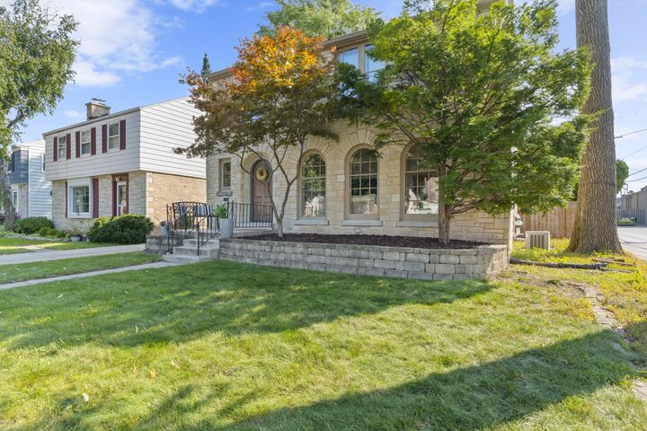 Property Photo:  2320 N 89th St  WI 53226 