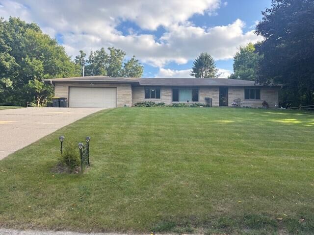 1393 Harris Dr  Waukesha WI 53186 photo