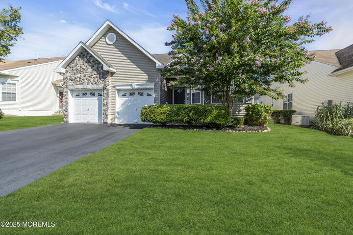 Property Photo:  20 Snowberry Lane  NJ 07731