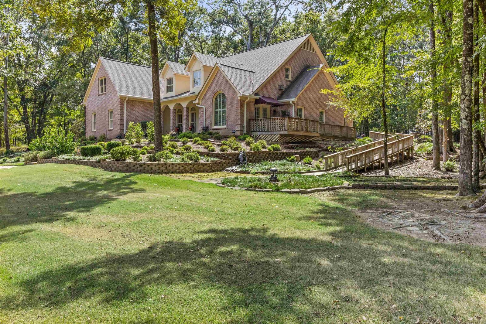 Property Photo: 585 Hickory Lake Dr TN 38028