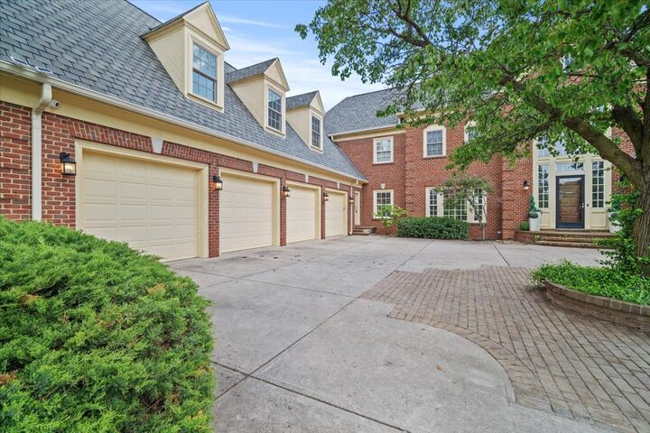 Property Photo:  1 Worthington Court  IL 61704 