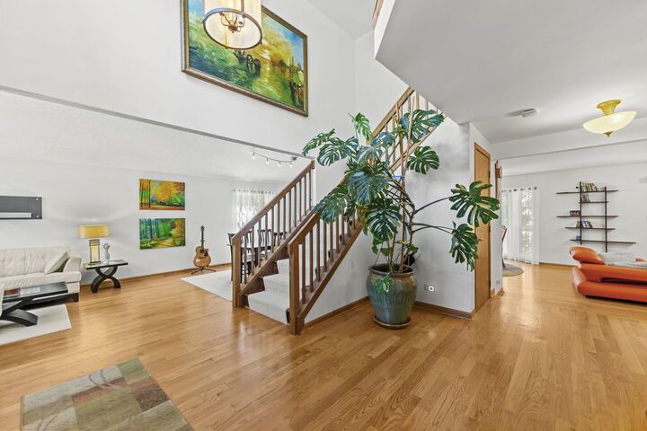 Property Photo: 1108 Oak Ridge Drive IL 60107