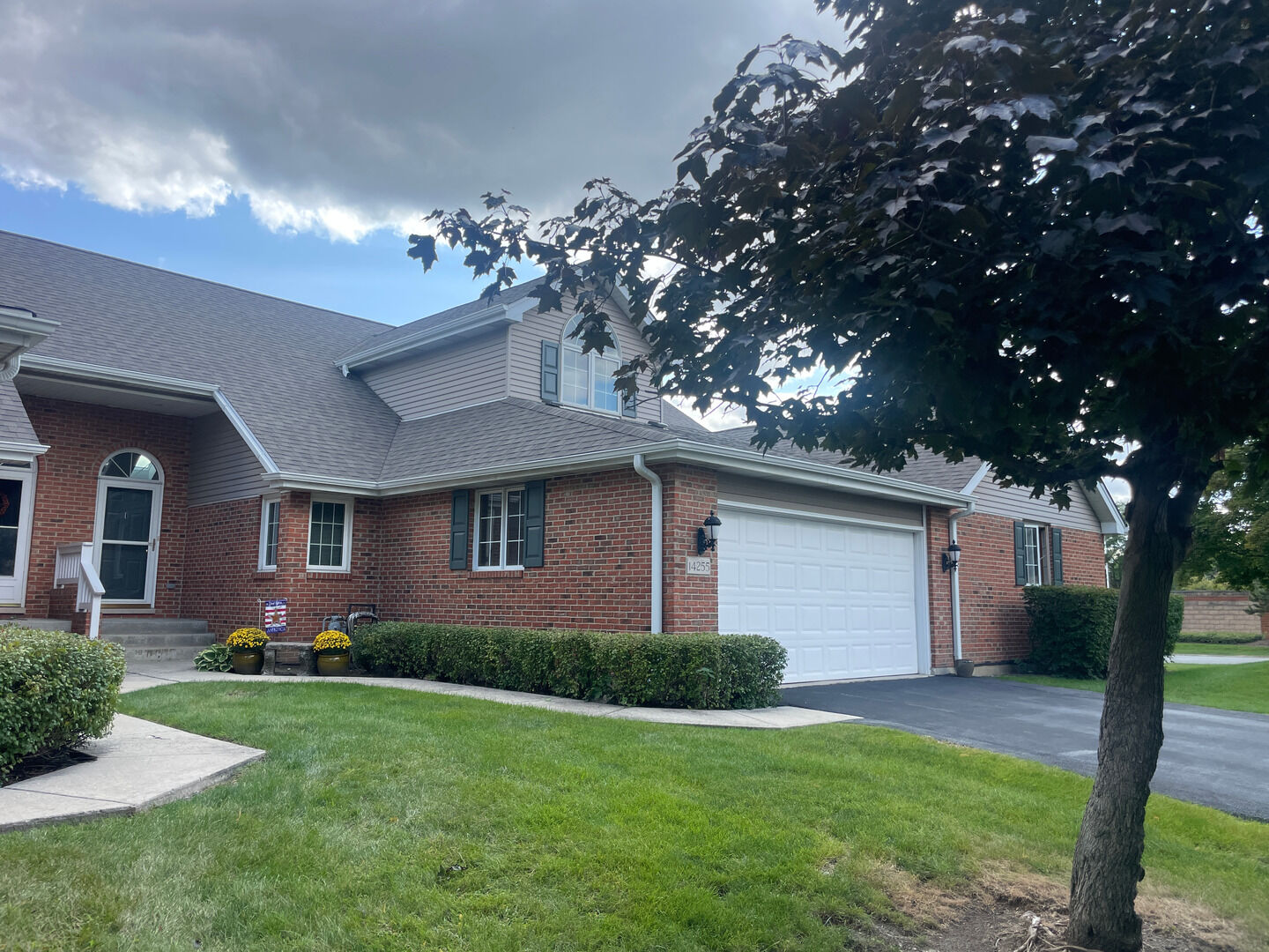 Property Photo: 14255 Wedgewood Glens Drive IL 60462