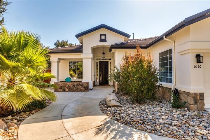 Property Photo:  1050 Sleepy Hollow Road  CA 93446 