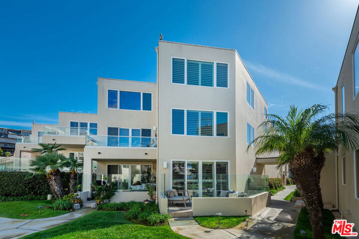 Property Photo:  7301 Vista Del Mar 4  CA 90293 