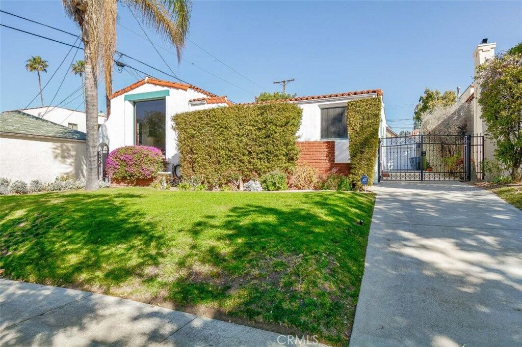 Property Photo:  941 E Stocker Street  CA 91207 