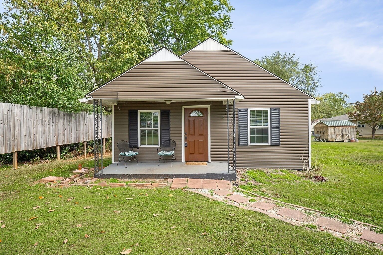 Property Photo:  212 Mullican St  TN 37110 