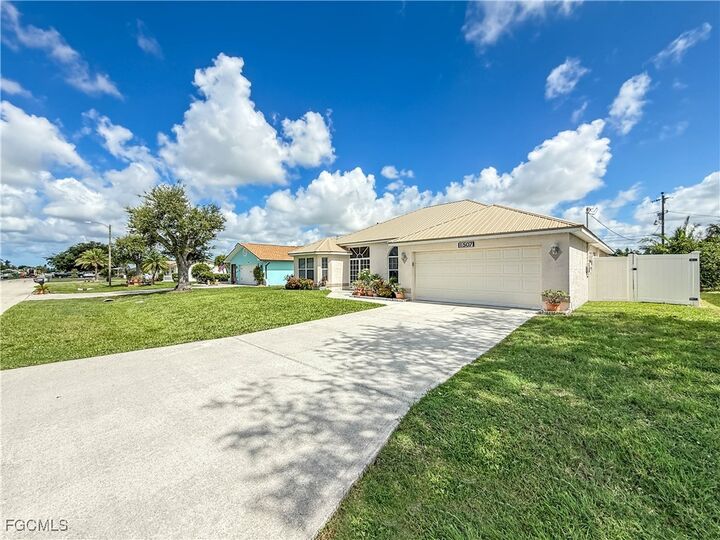 Property Photo: 1507 SE 25th Terrace FL 33904