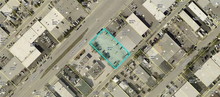 Property Photo:  929 Country Club Boulevard  FL 33990 