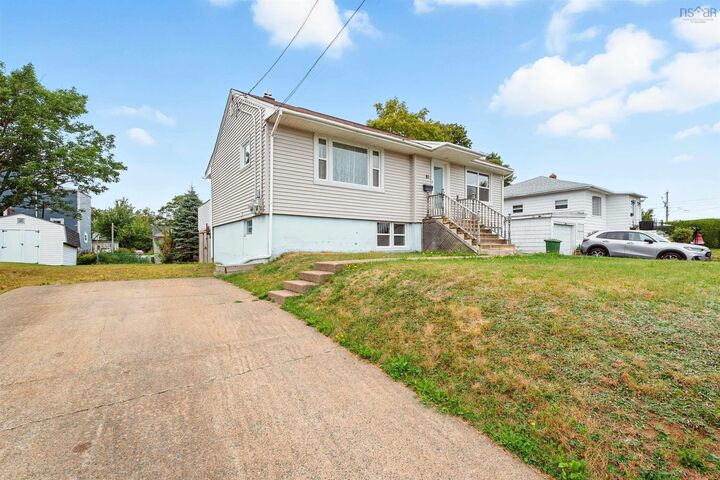 81 Adelaide Avenue — photo 1