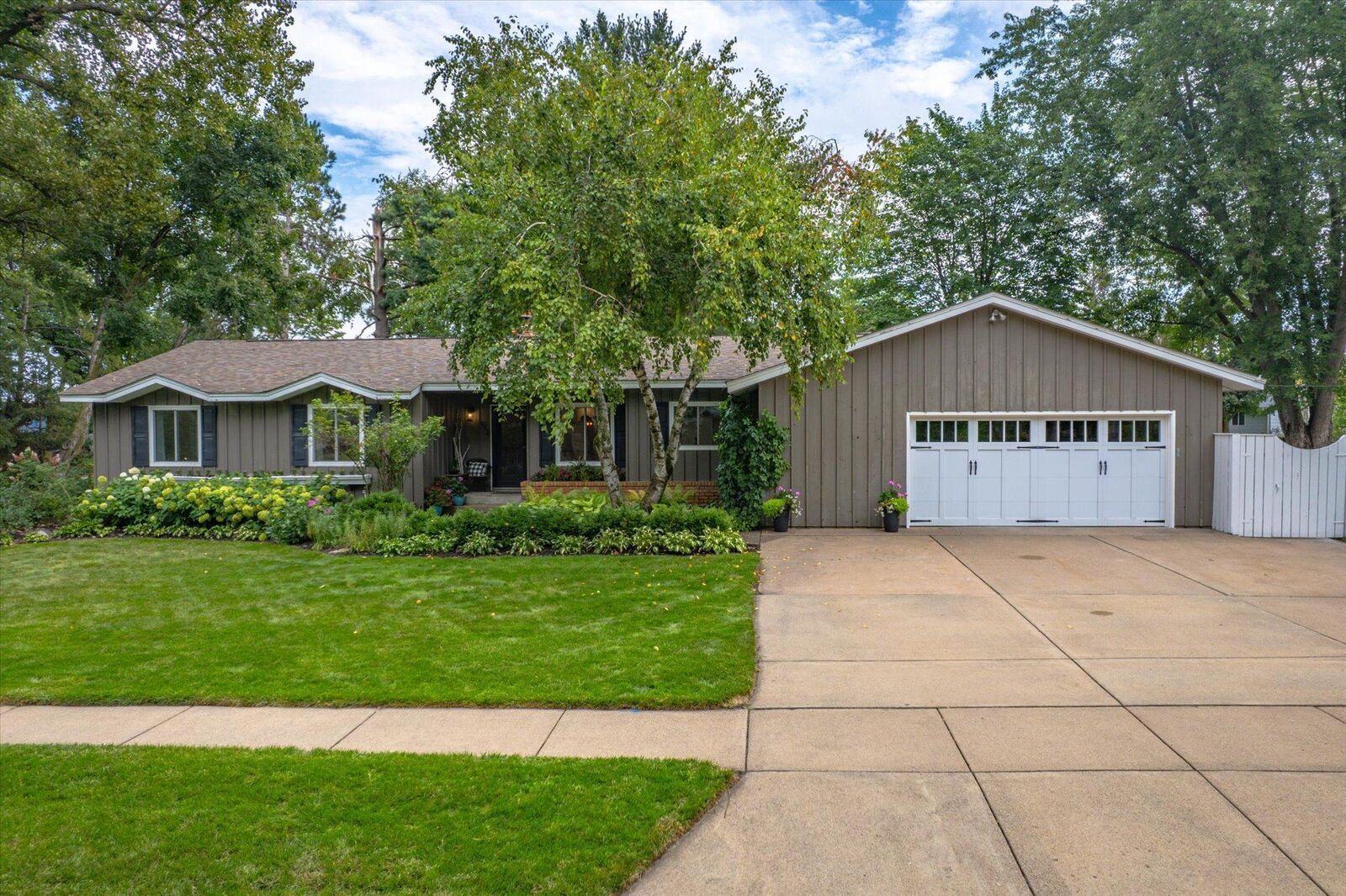 Property Photo: 412 Helen Street N WI 54016