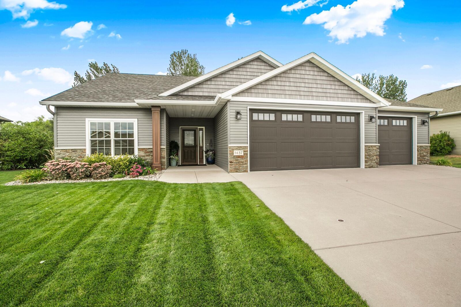 Property Photo:  1437 Aspen Lane  MN 56303 