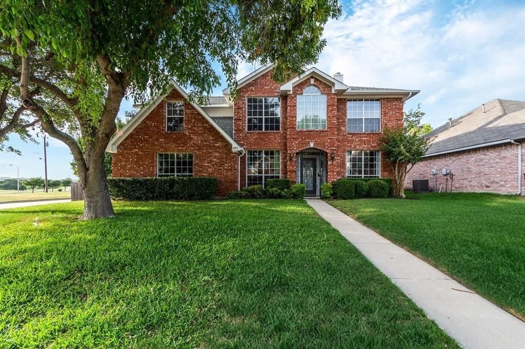 Property Photo:  4917 Thorntree Drive  TX 75024 
