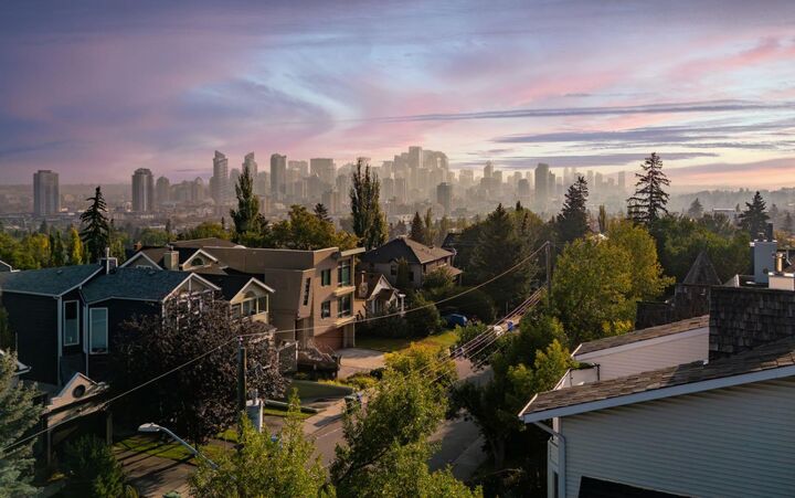 Property Photo:  2023 21 Avenue SW  AB T2T 0N8 