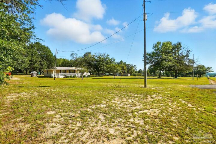 Property Photo: 7880 Munson Hwy FL 32570