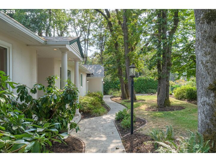 Property Photo: 1655 Prospect Dr OR 97403