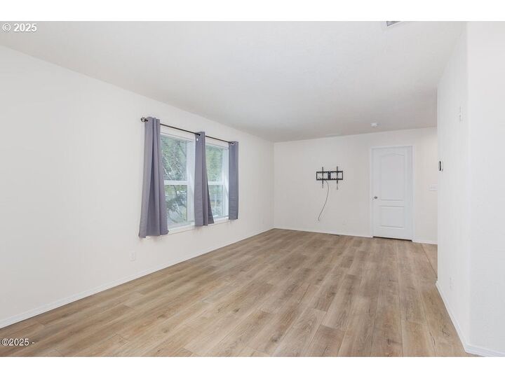 Property Photo:  150 NW 5th St  OR 97391 