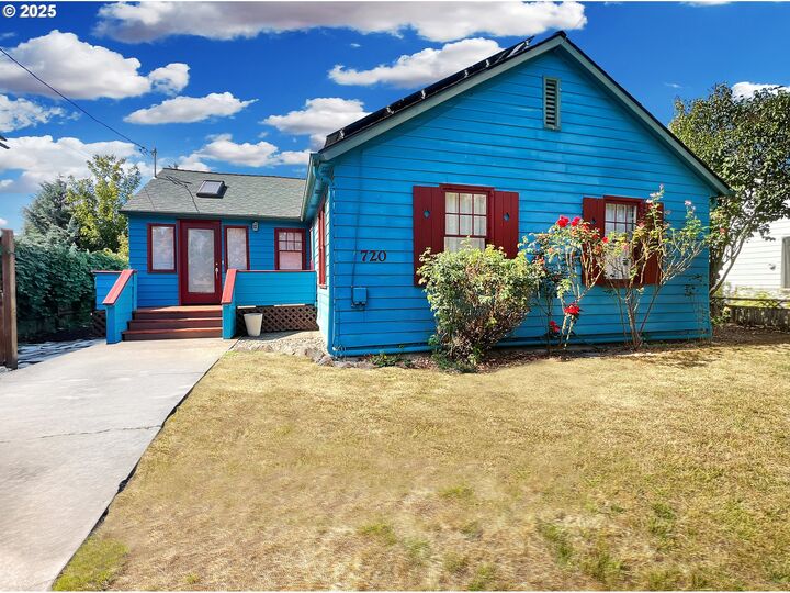 Property Photo: 720 SW 5th St OR 97333