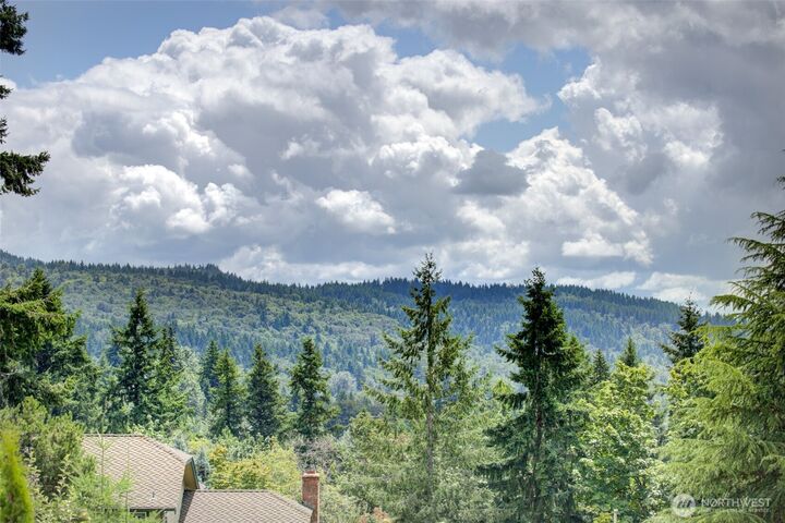 Property Photo:  5814  149th Avenue SE  WA 98006 